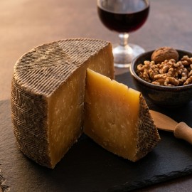 Queso de cabra viejo El Bosqueño