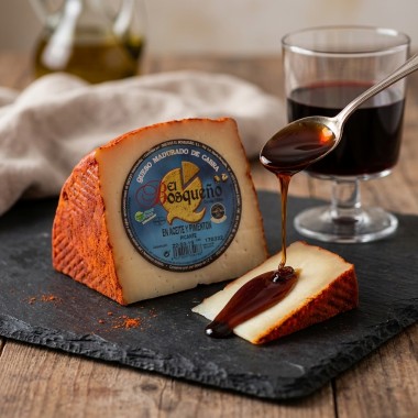 Queso de cabra curado en pimentón picante El Bosqueño