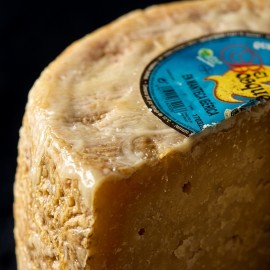 Queso de cabra curado en manteca ibérica El Bosqueño